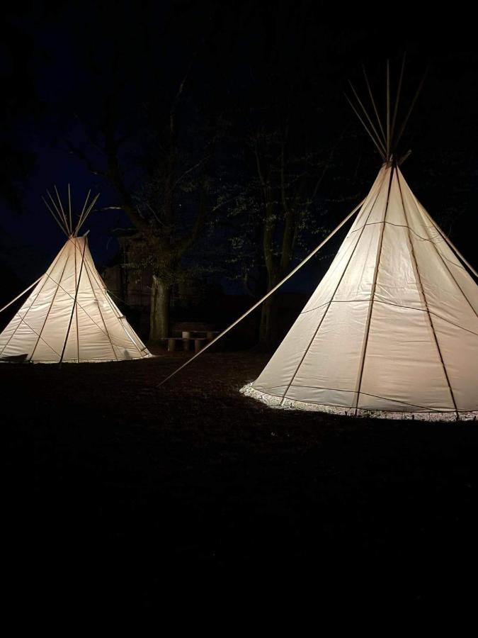 Chateau Moravany - Apartmany, Teepee A Wellness Ronow an der Doubrava Buitenkant foto