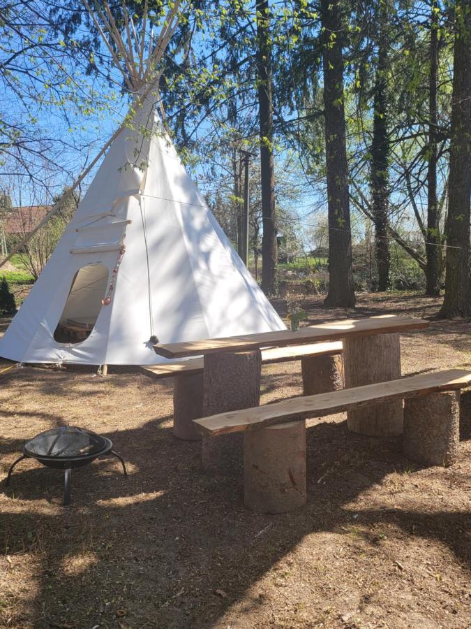 Chateau Moravany - Apartmany, Teepee A Wellness Ronow an der Doubrava Buitenkant foto