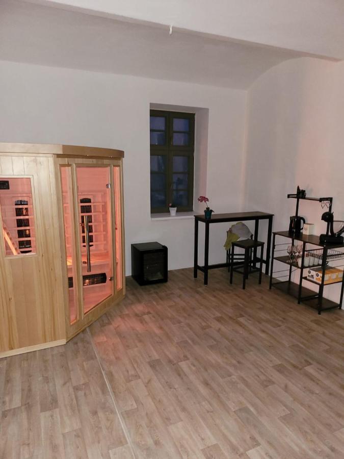 Chateau Moravany - Apartmany, Teepee A Wellness Ronow an der Doubrava Buitenkant foto