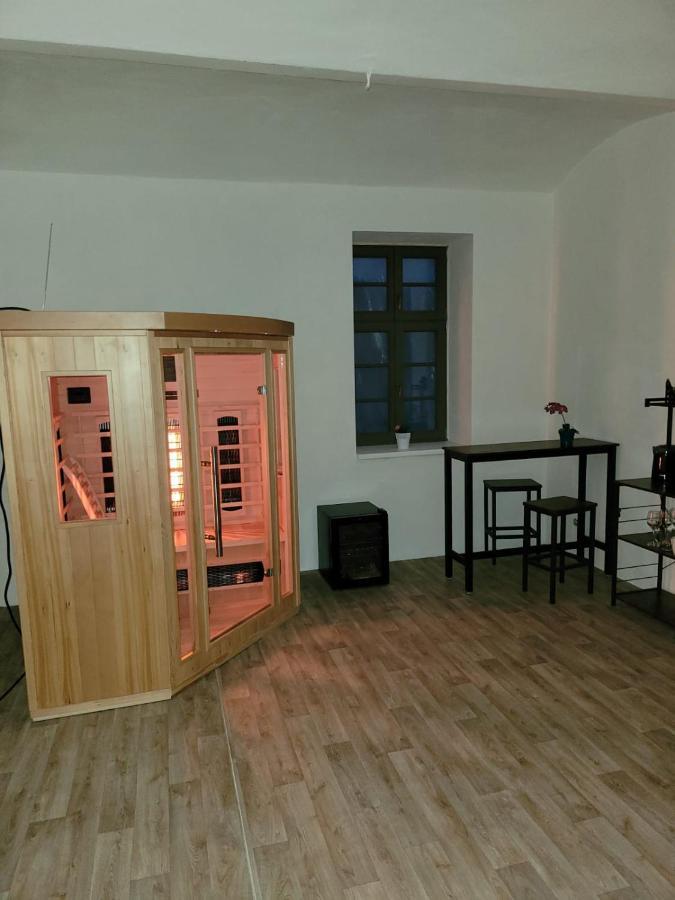 Chateau Moravany - Apartmany, Teepee A Wellness Ronow an der Doubrava Buitenkant foto