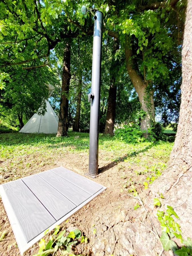 Chateau Moravany - Apartmany, Teepee A Wellness Ronow an der Doubrava Buitenkant foto